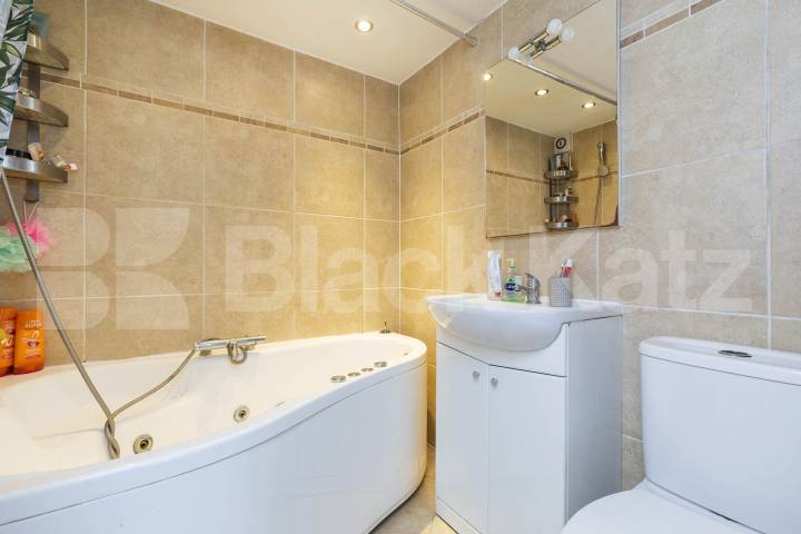 large split level 2 bedroom property with terrace in the heart of Crouch End The Broadway, Crouch End